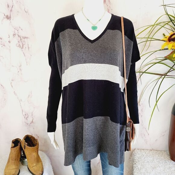 Saks Fifth Avenue extra fine merino wool blend oversized sweater - Picture 1 of 7